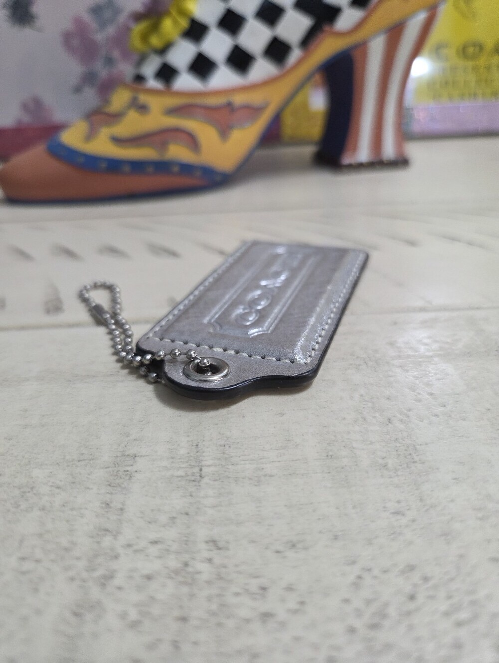 Coach creed XL oversized hangtag charm, EUC - Picture 9 of 9